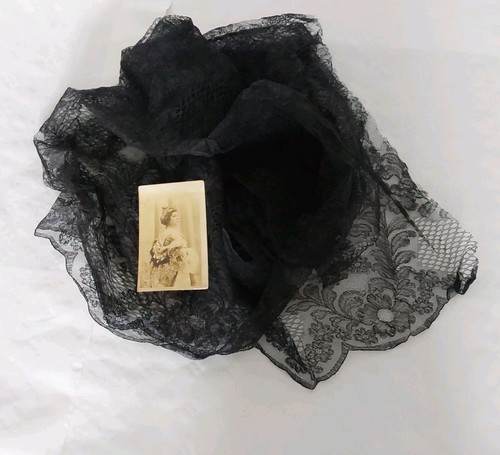 Dentelle ancienne chantilly - ancienne,
