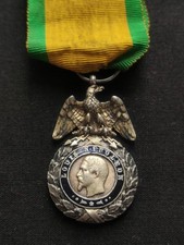 RARE MÉDAILLE MILITAIRE NON