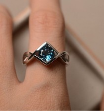 Bague en pierres précieuses