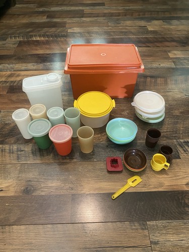 Lot vintage tupperware - of,