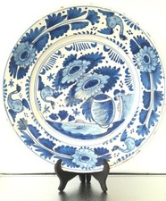 DELFT  XVIIIème siècle - Plat faience à décors blanc bleu "POT A  DEUX FLEURS "