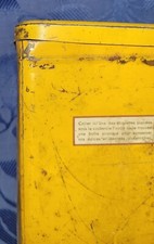 ANCIENNE BOÎTE NESCAO NESTLé EN METAL,UNE CROIX FAIT DESSUS COMME LA CROIX ROUGE