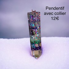 pendentif en resine epoxy avec collier en cordon noir entièrement fait main 