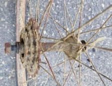 # roue arriere 700 chapeau gendarme vélo collection randonneuse course eroica