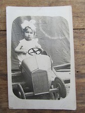 CPA PHOTO PETITE FILLE AVEC VOITURE AUTO A PEDALE 
