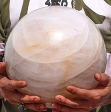 Personnalisez votre grande sphère de quartz en pétalite blanc : décor en...