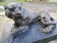 Sculpture panthère bronze sur