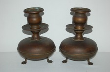 Paire de Chandeliers, Bougeoirs en métal  DE STYLE LOUIS XIV 22.5 cm