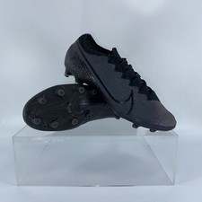 Crampons de football noirs