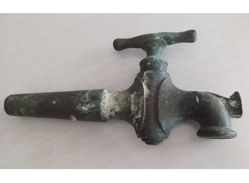 Ancien gros robinet tonneau - robinet,