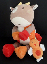 S5. DOUDOU PELUCHE MUSICAL BEBE 9 bébé9 VACHE blanc beige orange rouge 29cm TBE