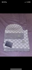 Bonnet+echarppe Louis Vuitton