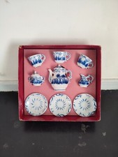 Dinette ancienne en porcelaine service à thé vaisselle miniature