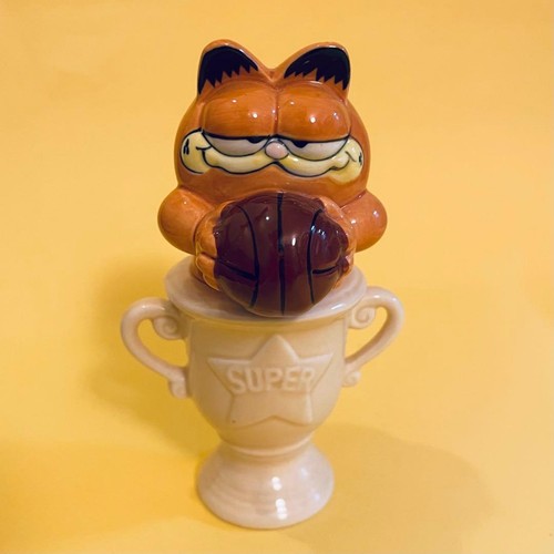 Figurine trophée basketball