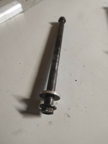 Axe roue arrière 125 - axe,
