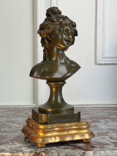 Buste jeune femme bronze - jeune,