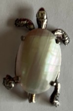 EPINGLE TORTUE/ NACRE/ METAL/