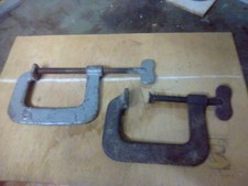 2 serre-joints anciens