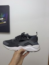 Nike Air Huarache Training Blanc et Gris taille 44 en superbe état 