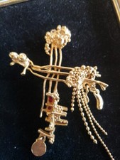 Broche Christian Lacroix