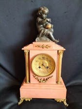 Pendule en marbre rose, forme