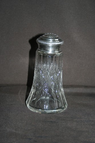 Saupoudreuse ancienne en - ,