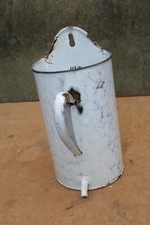 Ancien pot à lavement émaillé blanc marbré bleu