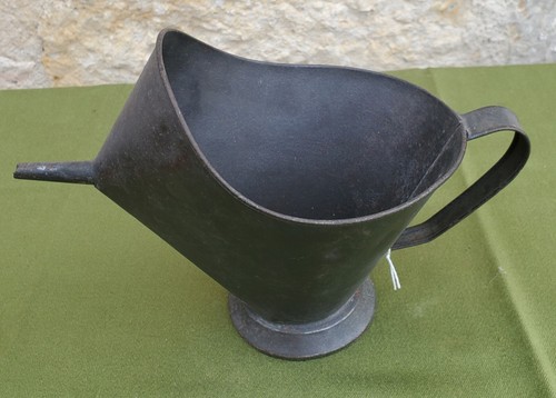 Ancien broc possiblement - ancien, de