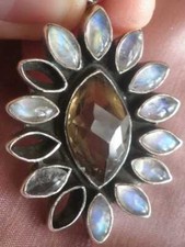 Pendentif fleur en argent massif 925 + centre Quartz fumé et Pierres de Lune