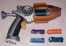 2013 JAKKS SLUGTERRA BLASTER Officiel ELI DEFENDER 2.0 et 4 SLUGS Munitions