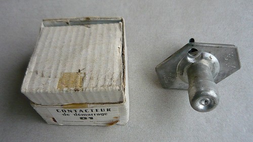 Contacteur poussoir - ,
