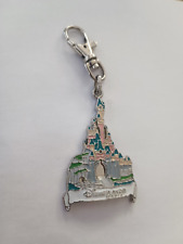 Porte clés métal Emaillé Château de Cendrillon DISNEYLAND PARIS keychain vintage