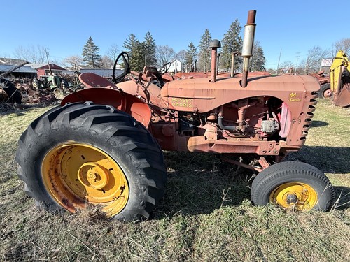 Massey harris gas tractor - 44,