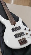 Guitare basse électrique