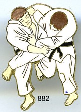 PINS882  - PIN'S - JUDO O GURUMA