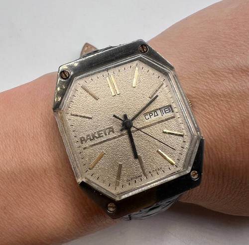 Rare montre raketa day date - montre, day-date