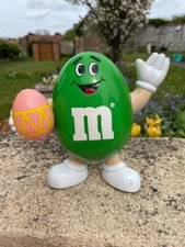 DISTRIBUTEUR * M&M'S VERT  avec son OEUF PÂQUES ROSE  17 CM DE HAUTEUR 1992
