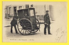 cpa BEAUVAIS Oise Une VINAIGRETTE Chaise à Porteur VOITURE à 2 ROUES Brouette