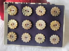 Rare petite plaque boutons