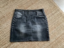 Jupe en jean gris/noir cloutée Camaïeu taille 38 très bon état