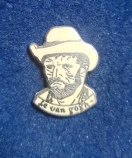 RARE PINS PEINTRE LE VAN GOGH Restaurant ?