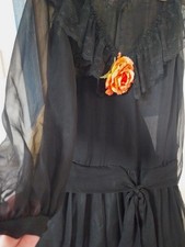 Robe longue vintage doublé, manches en voile , taille basse , volant dentelle