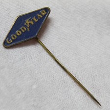 Pneus moteur vintage épingle insigne métal émaillé GOOD YEAR 1960