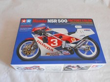 Kit maquette moto série 99 Tamiya Honda NSR500 couleur usine échelle 1/12ème