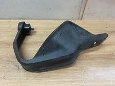 UN CACHE DE PROTEGE MAIN DROIT