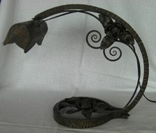 ancienne lampe de bureau Art Nouveau en fer forgé
