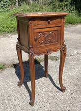 Table de nuit Chevet 1900 style Louis XV en noyer massif et marbre