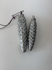 Paire De Poids d'horloge anciens en fonte forme pomme de pin Argenté Collection