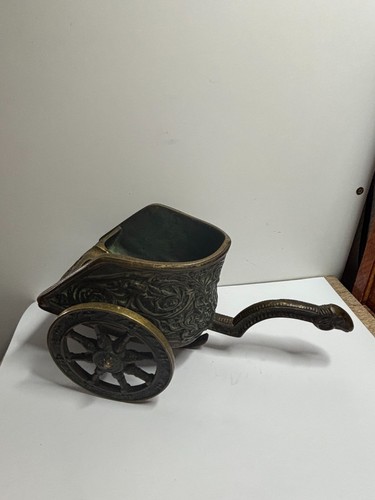 Ancien cendrier char romain - char,