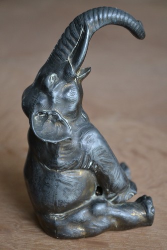 Eléphant assis bronze - assis, de